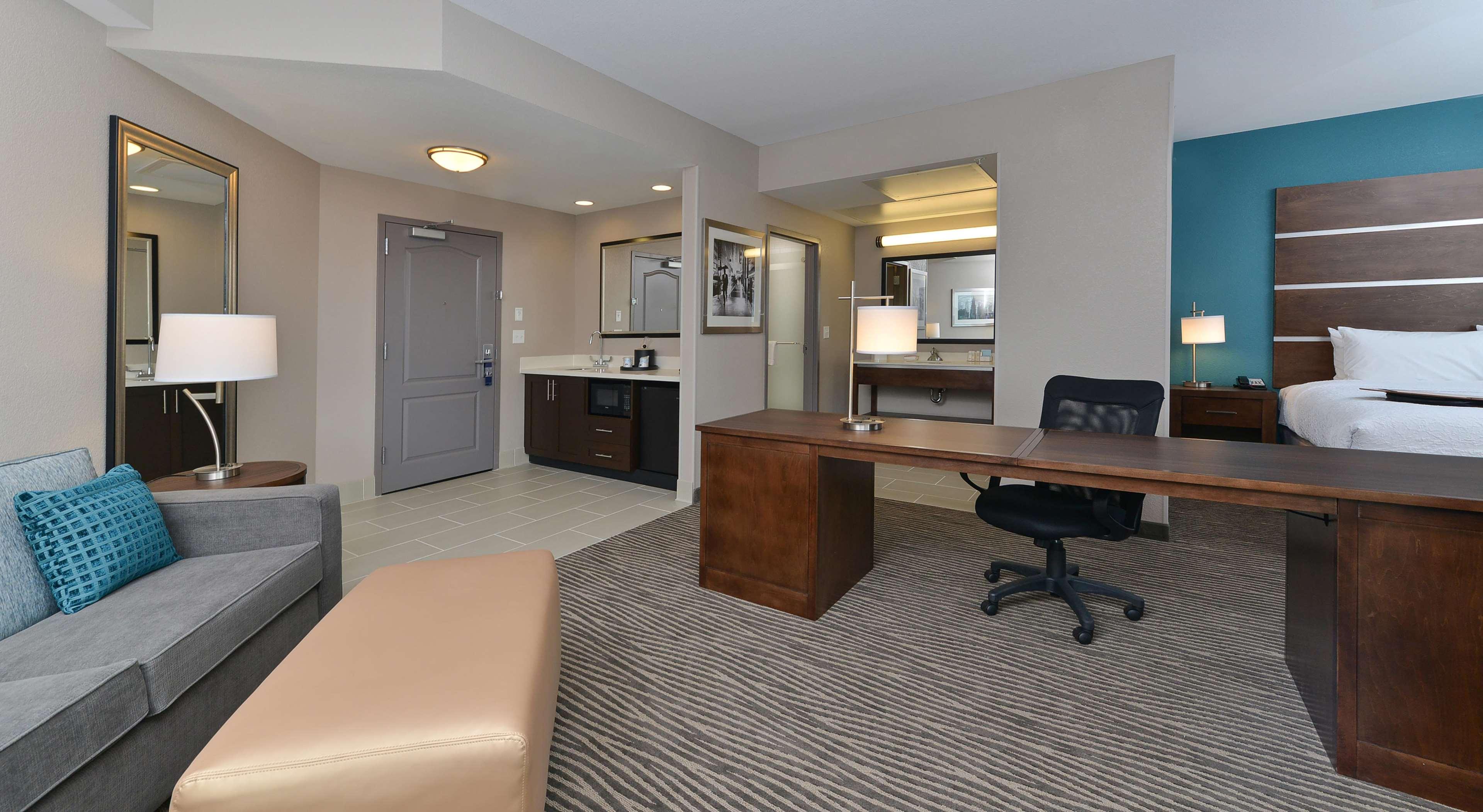 Hampton Inn & Suites Des Moines Downtown Exterior photo