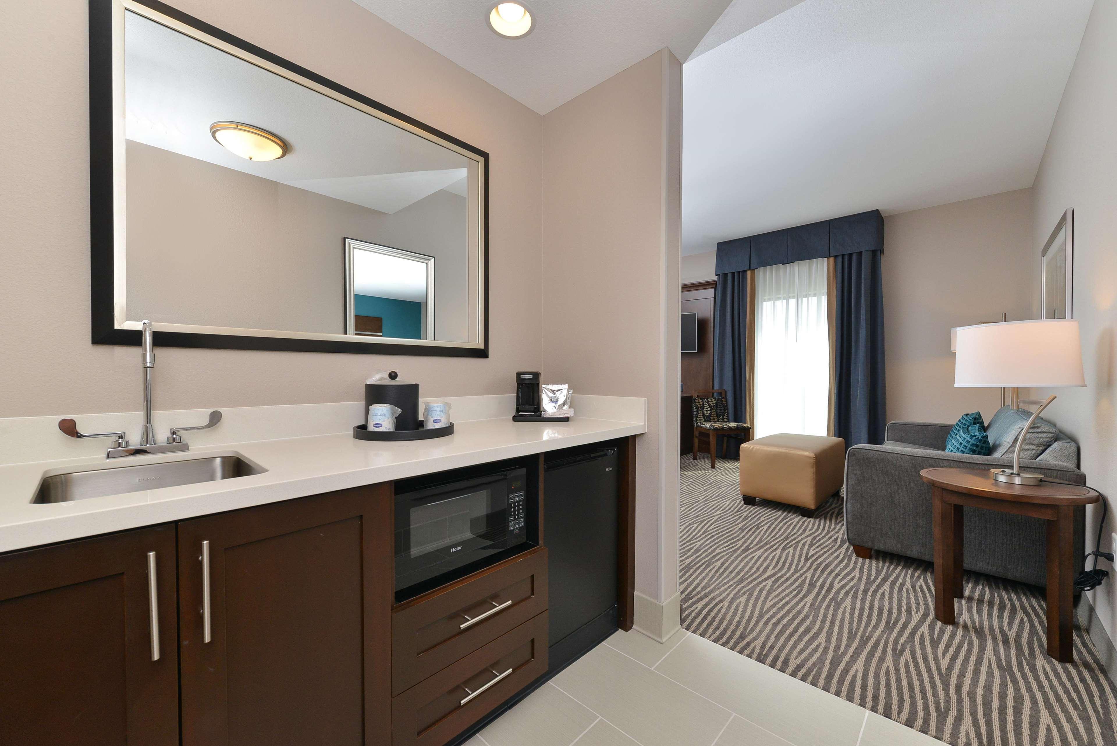 Hampton Inn & Suites Des Moines Downtown Exterior photo