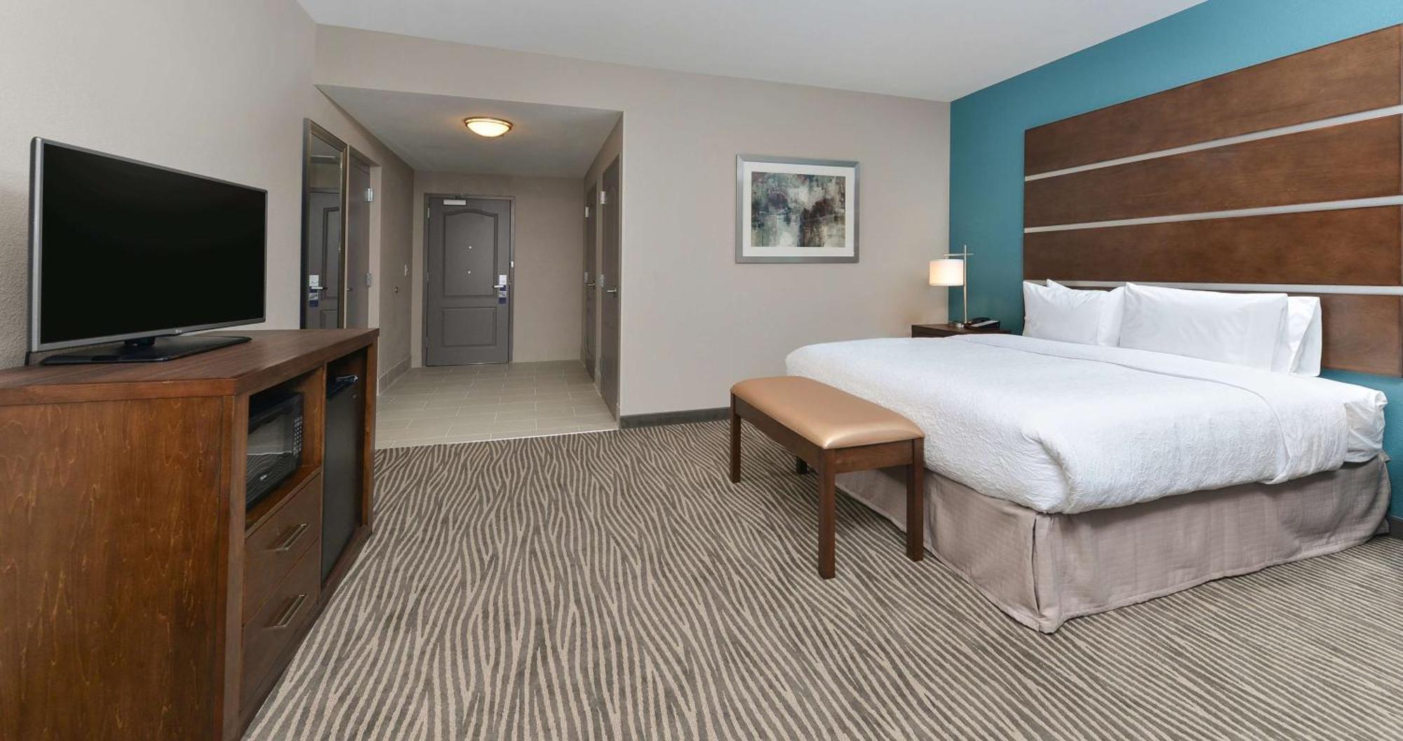 Hampton Inn & Suites Des Moines Downtown Exterior photo
