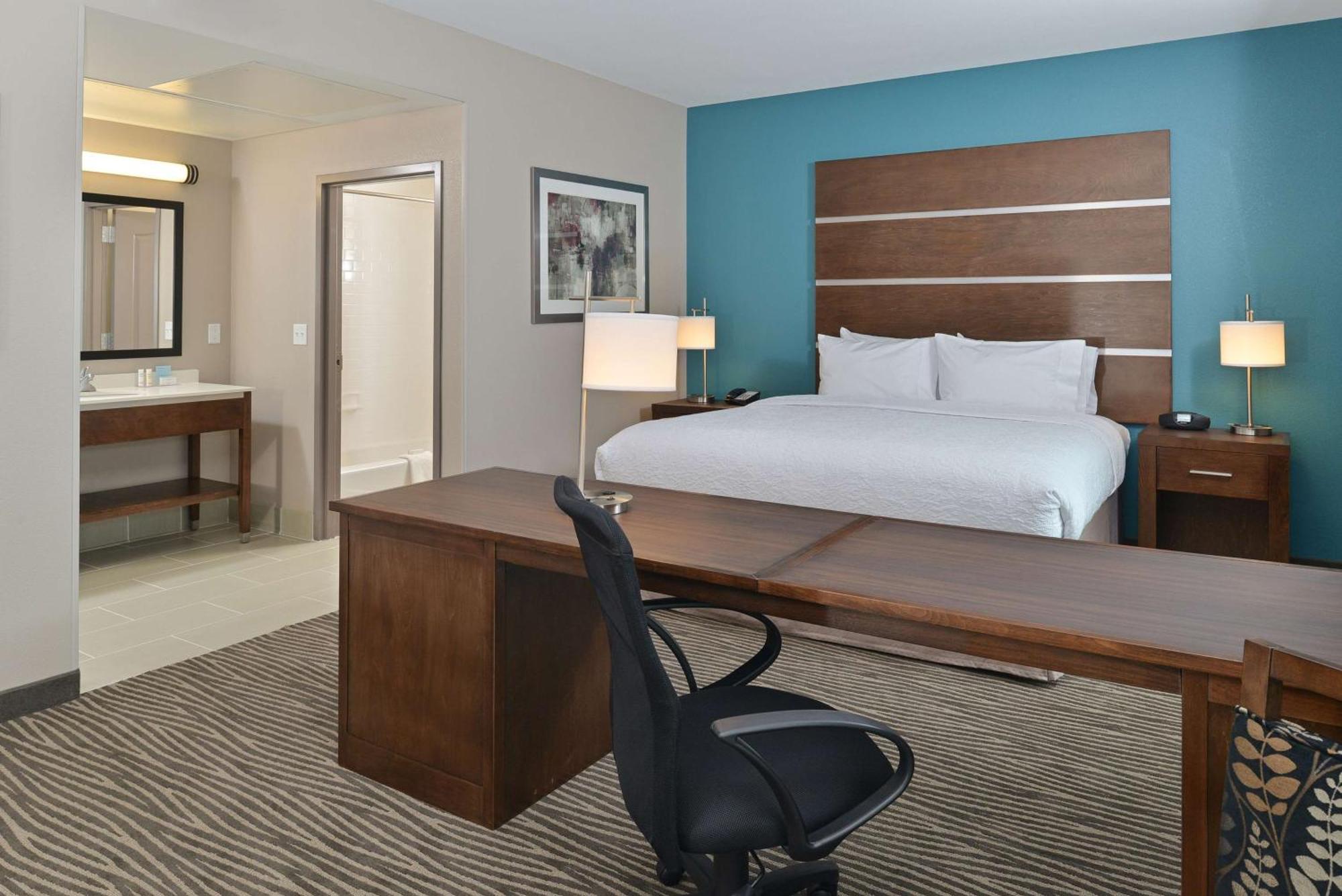 Hampton Inn & Suites Des Moines Downtown Exterior photo
