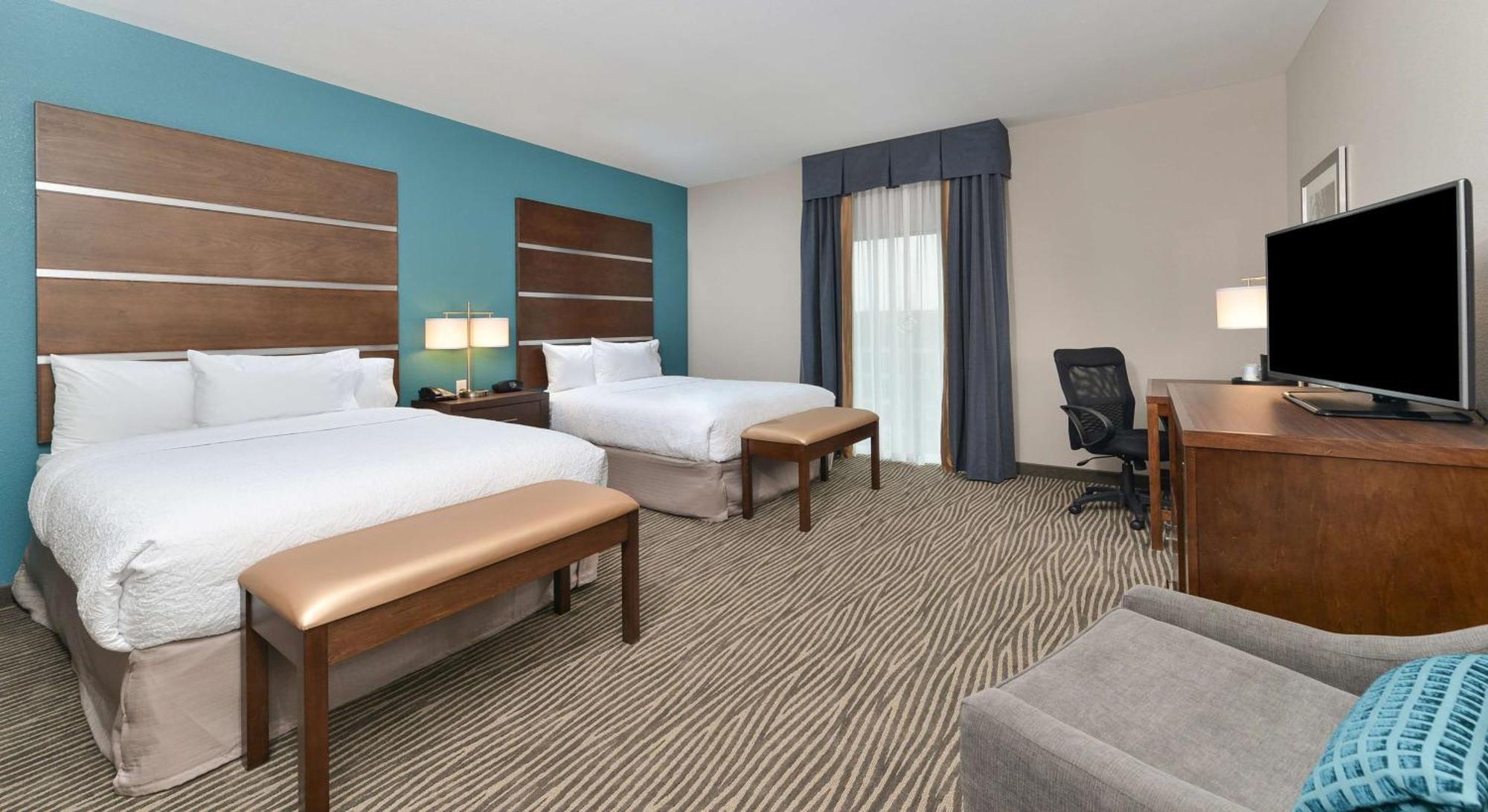 Hampton Inn & Suites Des Moines Downtown Exterior photo